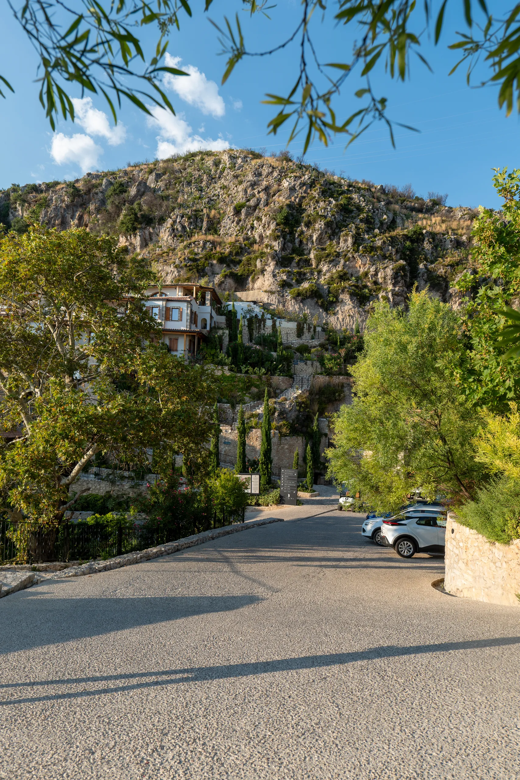 Rruga Vlladas, Albania